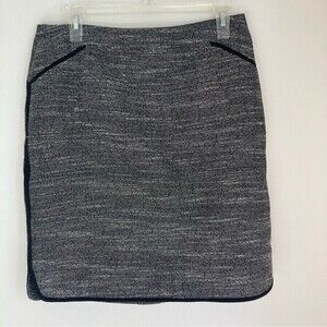 Vince Camuto women’s shirt black and white with cute black edging size 6! ECU!